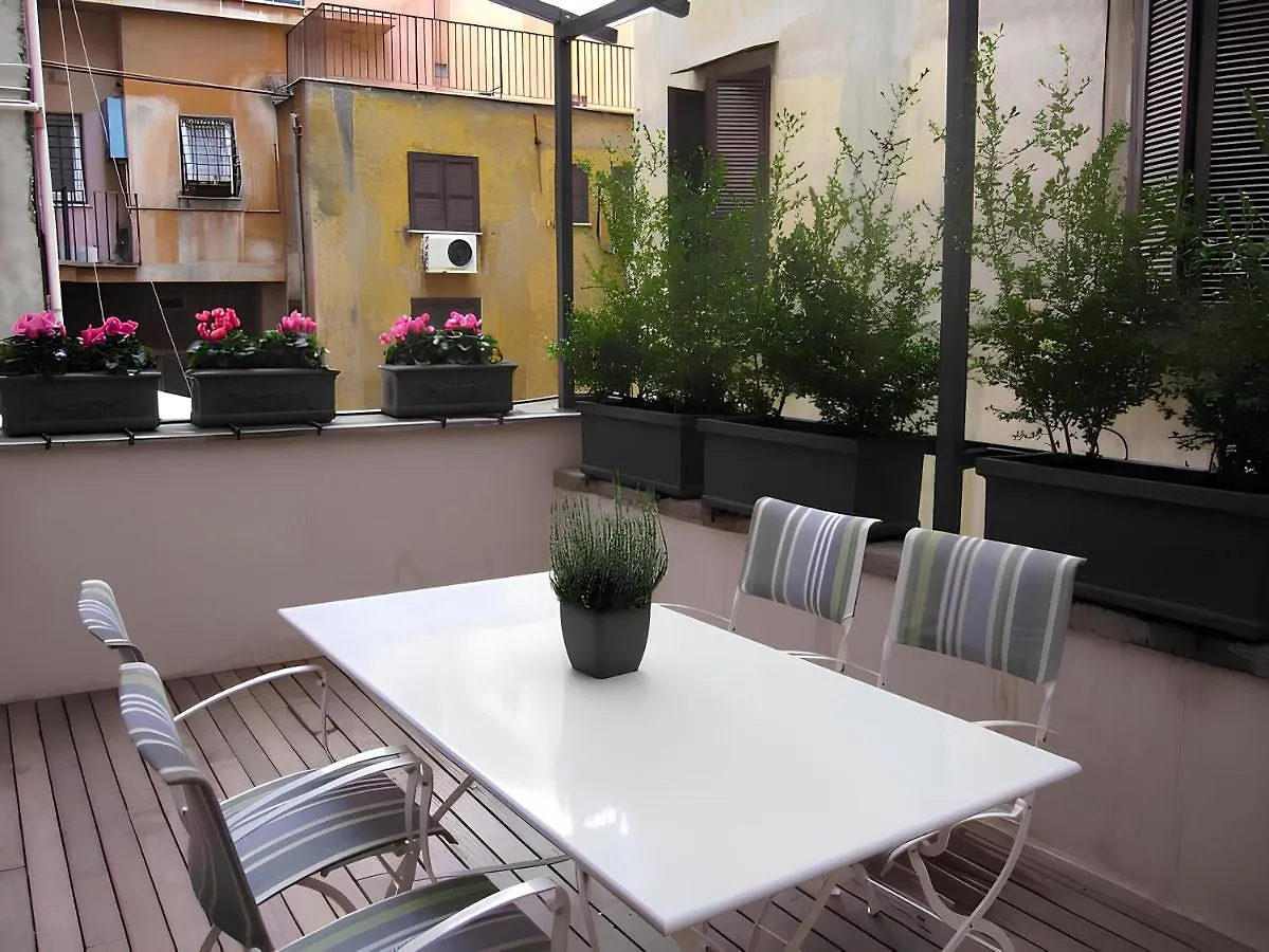 The Apartment At Spanish Steps Roma 0*,  Italia